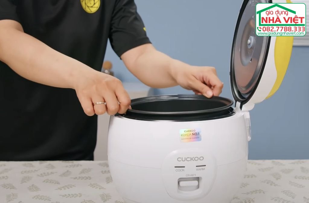 Nồi cơm điện cơ 1.08L Cuckoo CR-0671 9.jpg