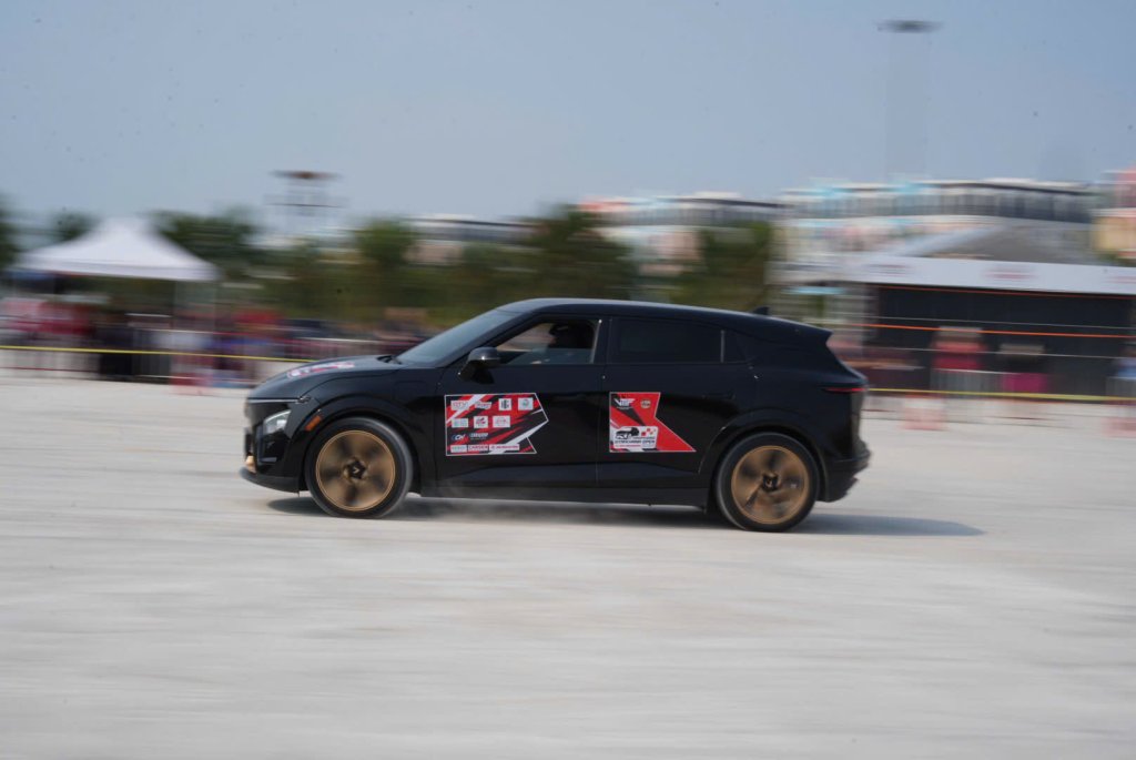 z7645340246642_62cc9588240ee92d9a7053592e203d0c.jpg