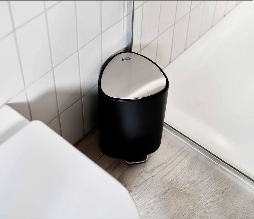 Thùng rác có bàn đạp màu đen nhám EasyStore™ 5L Joseph Joseph 705957.jpg