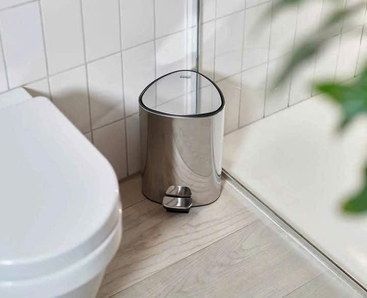 Thùng rác có bàn đạp bằng thép không gỉ EasyStore™ Luxe 5L Joseph Joseph 705962.jpg