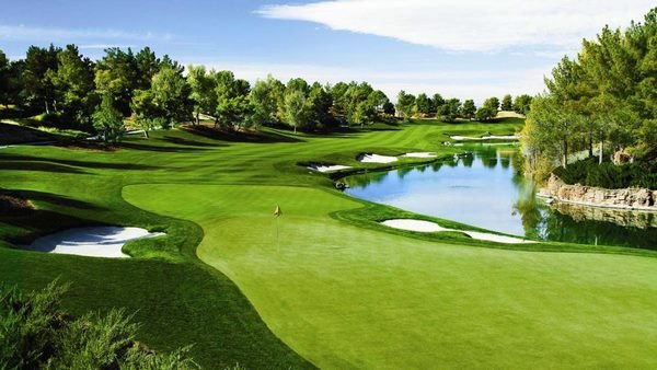10-san-golf-ha-long-xanh-1.jpg