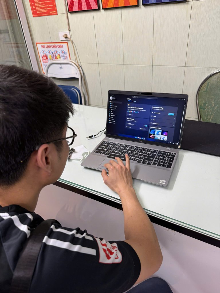 ban-giao-laptop-dell-latitude-5510-cho-khach-tai-ha-noi.jpg