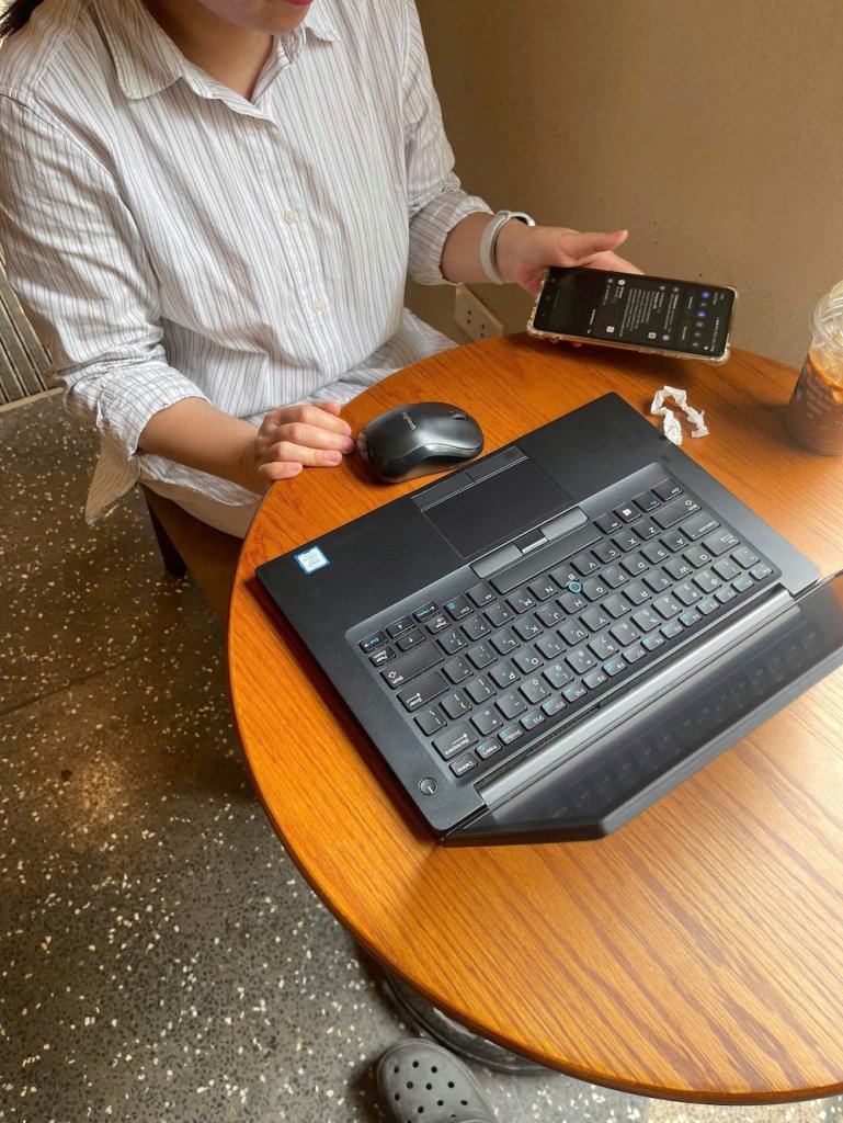 khach-hang-mua-dell-latitude-7490-cu-uy-tin (1).jpg