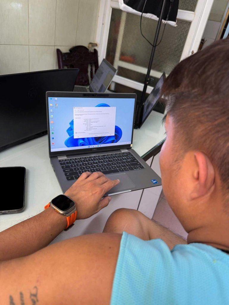 khach-hang-test-dell-latitude-5320-tai-laptopdt-thanh-xuan.jpg