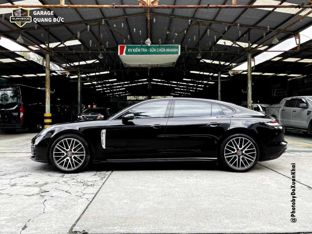 PORSCHE PANAMERA ĐEN - SƠN CẢN TRƯỚC ĐÁNH BÓNG CẢ XE (18).jpg