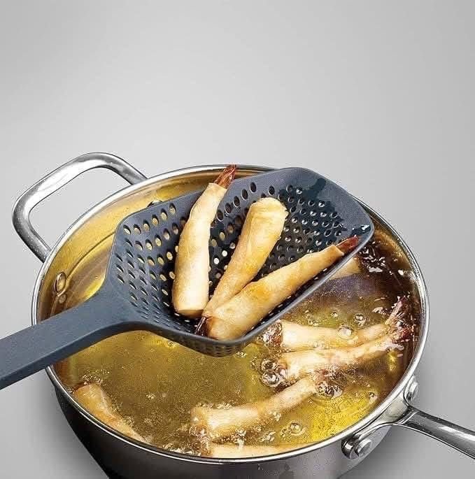 Muôi thủng Scoop™ Plus Black Colander Joseph Joseph 100662.jpg