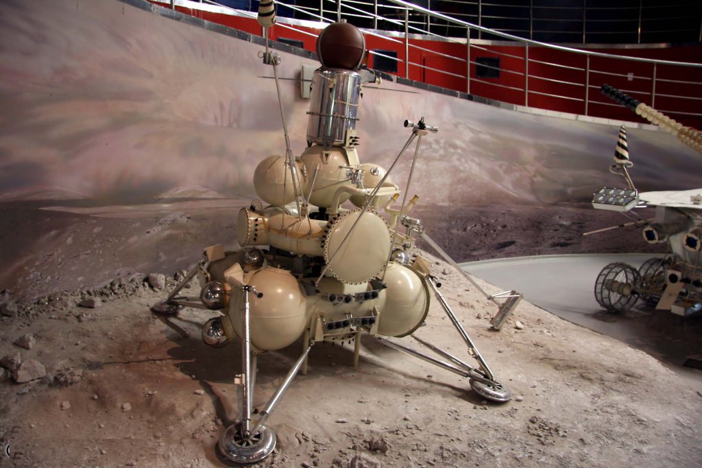 Luna 16 (1).jpg