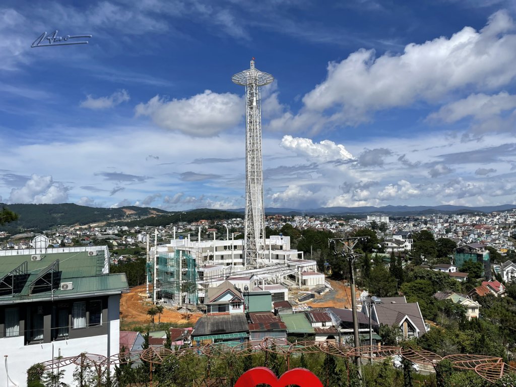 TVH's pic - Thap truyen hinh o TP Da Lat - 041025 (2).jpg