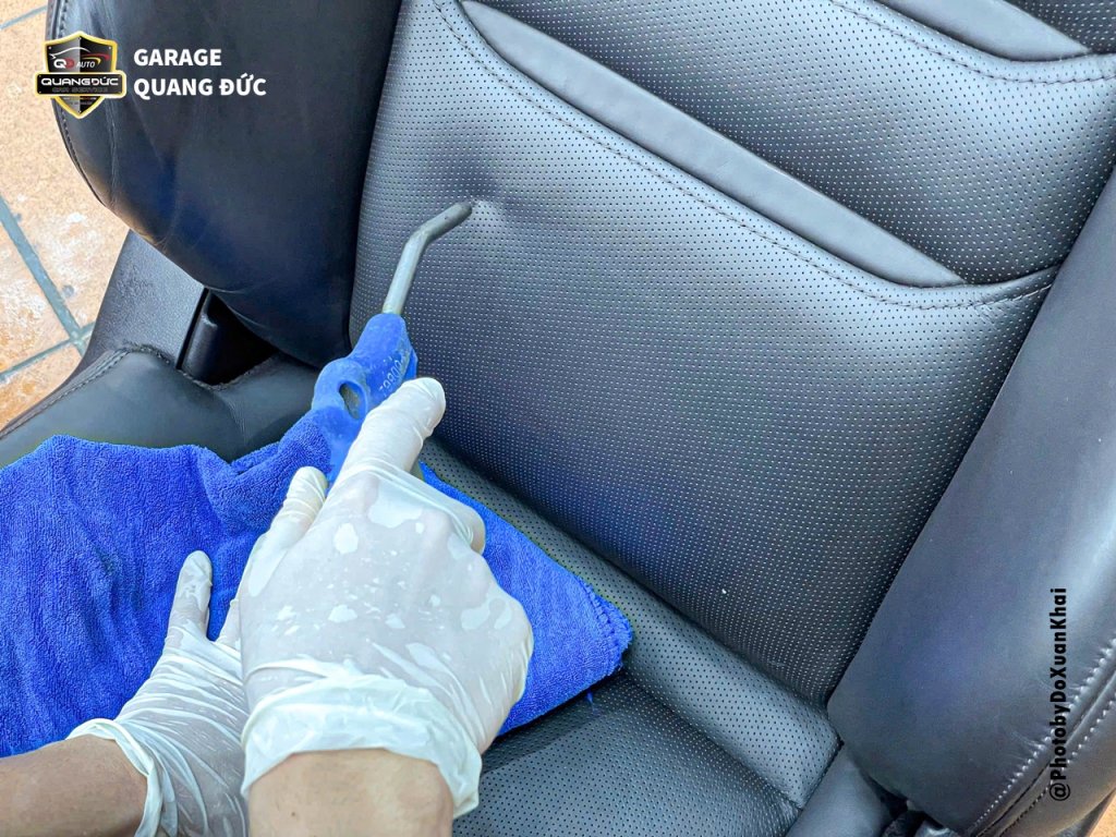 MAZDA CX8 ĐỎ - VỆ SINH NỘI THẤT quangducauto khaiphuchoi (2).jpg