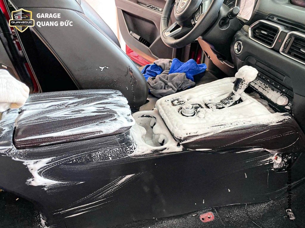 MAZDA CX8 ĐỎ - VỆ SINH NỘI THẤT quangducauto khaiphuchoi (10).jpg