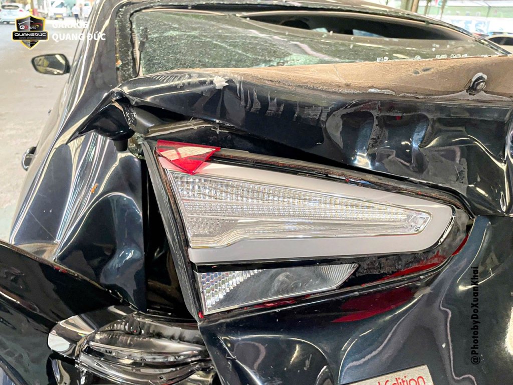 KIA CERATO XANH - ĐÂM ĐUÔI NẶNG biến dạng nắp cốp, khoang cốp, vỡ đèn, kính quangducauto Khaip...jpg