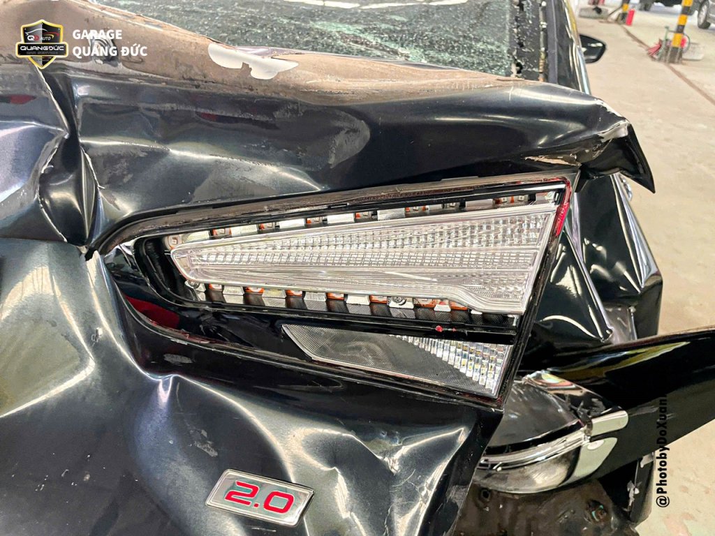 KIA CERATO XANH - ĐÂM ĐUÔI NẶNG biến dạng nắp cốp, khoang cốp, vỡ đèn, kính quangducauto Khaip...jpg