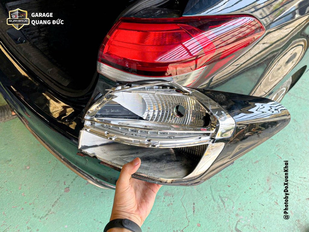 KIA CERATO XANH - ĐÂM ĐUÔI NẶNG biến dạng nắp cốp, khoang cốp, vỡ đèn, kính quangducauto Khaip...jpg