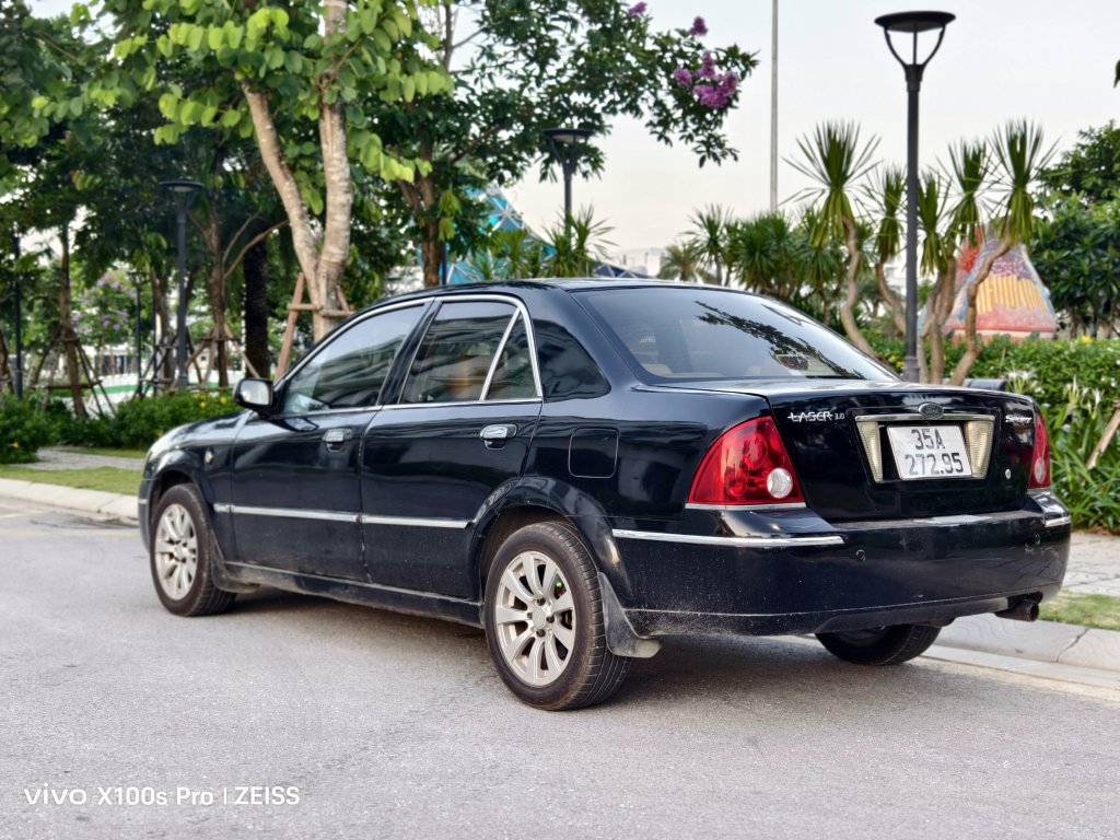 Ford Laser 2004 (3).jpg