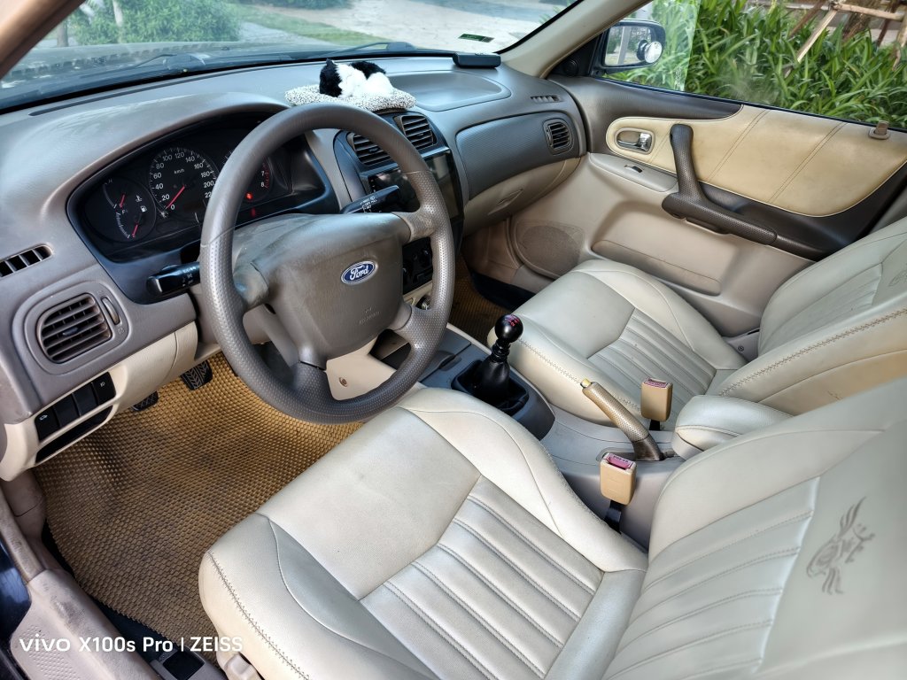 Ford Laser 2004 (5).jpg