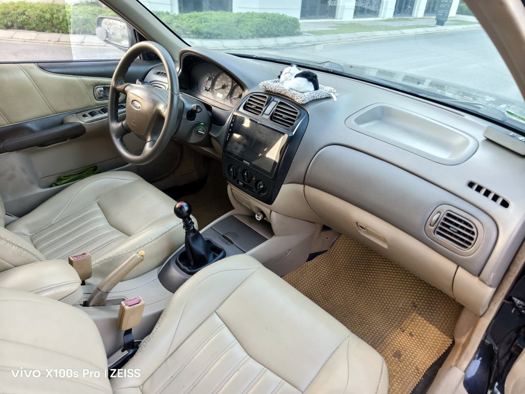 Ford Laser 2004 (6).jpg