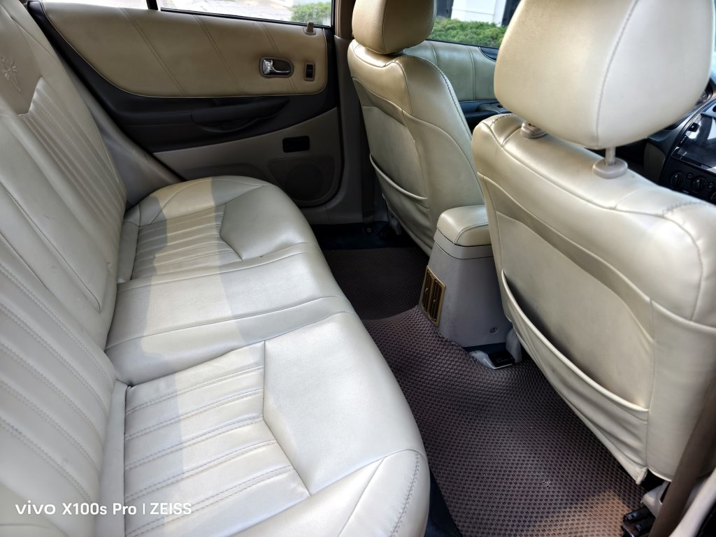 Ford Laser 2004 (7).jpg