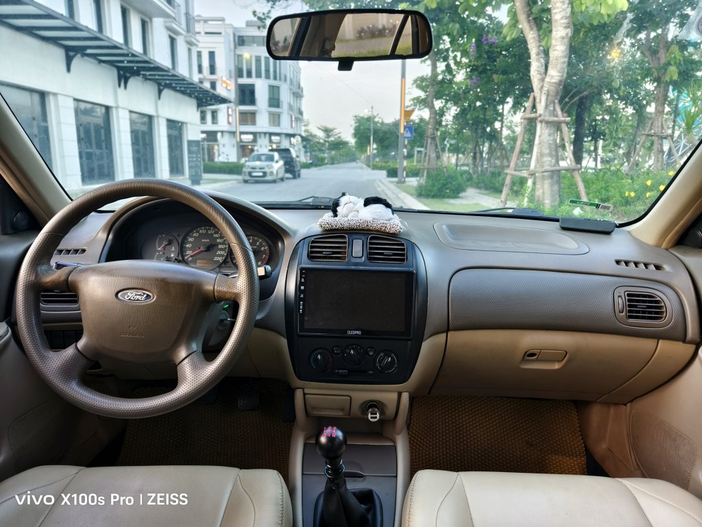 Ford Laser 2004 (8).jpg