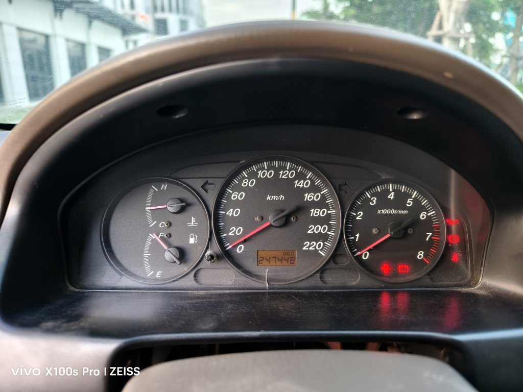 Ford Laser 2004 (9).jpg