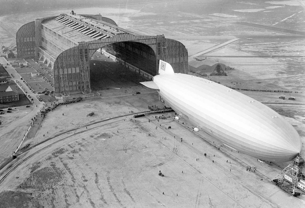 Airship 1937_5_6 (13) LZ-129 Hindenburg.jpg