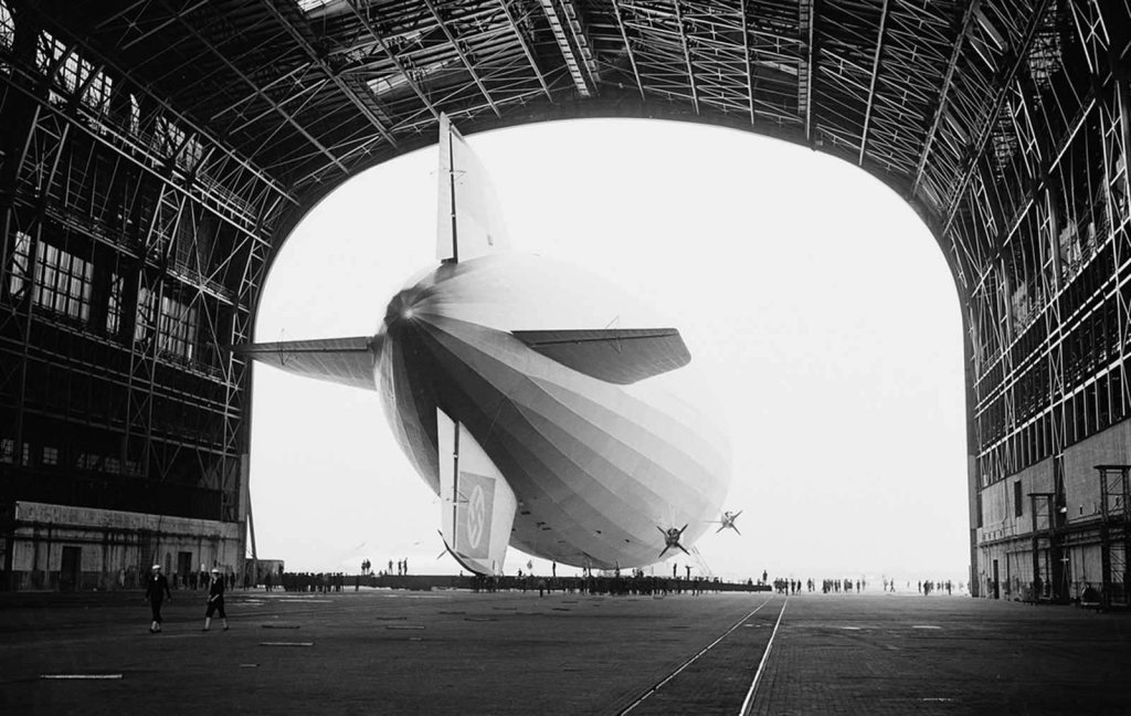 Airship 1937_5_6 (14) LZ-129 Hindenburg.jpg