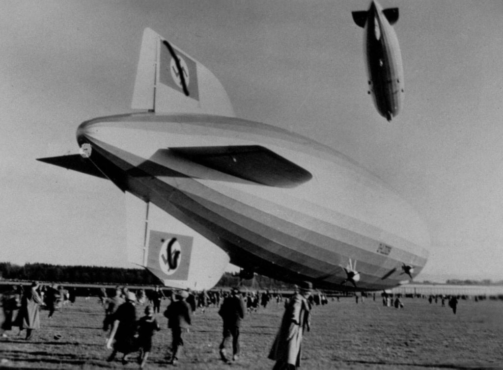Airship 1937_5_6 (18a) LZ-129 Hindenburg.jpg