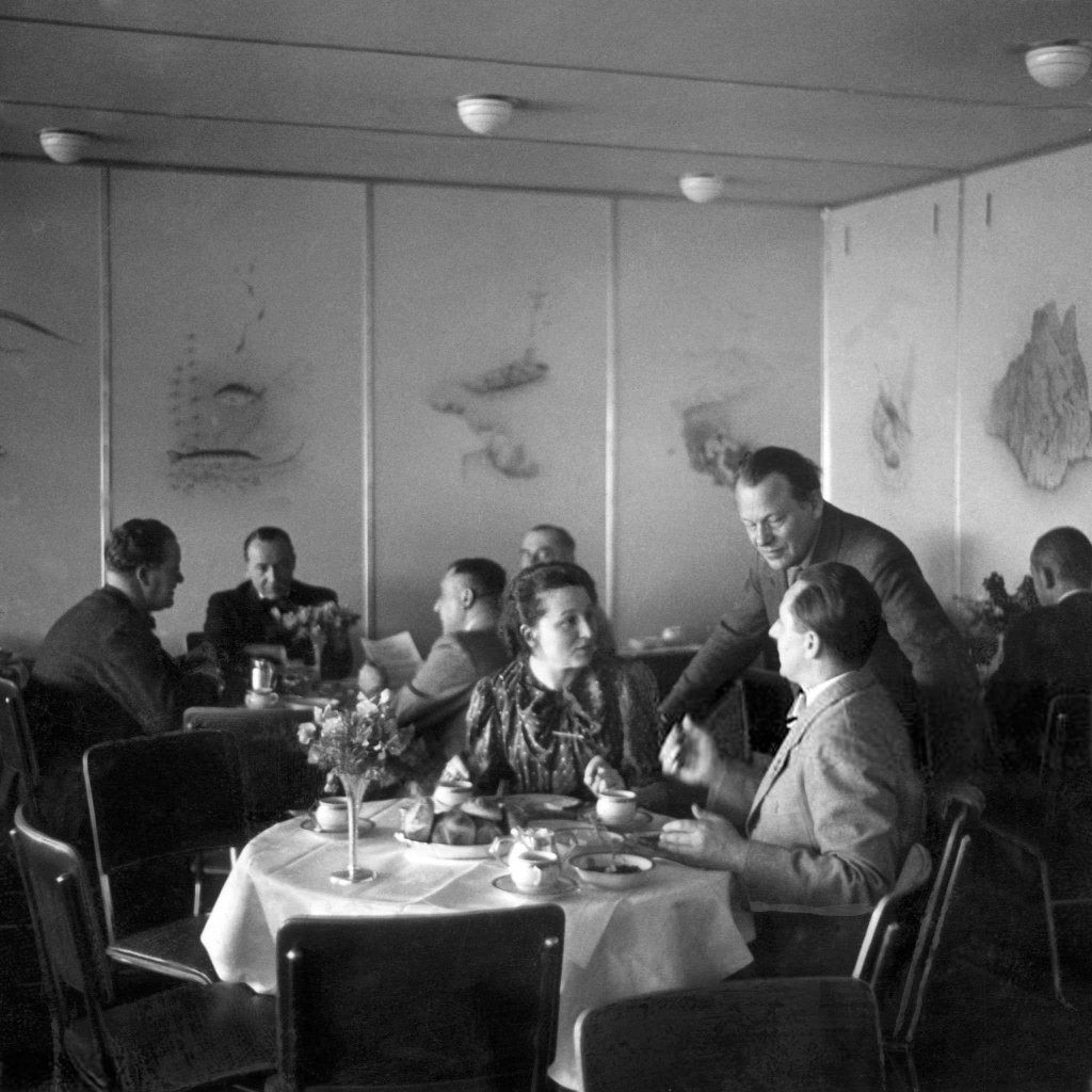 Airship 1937_5_6 (29) LZ-129 Hindenburg.jpg