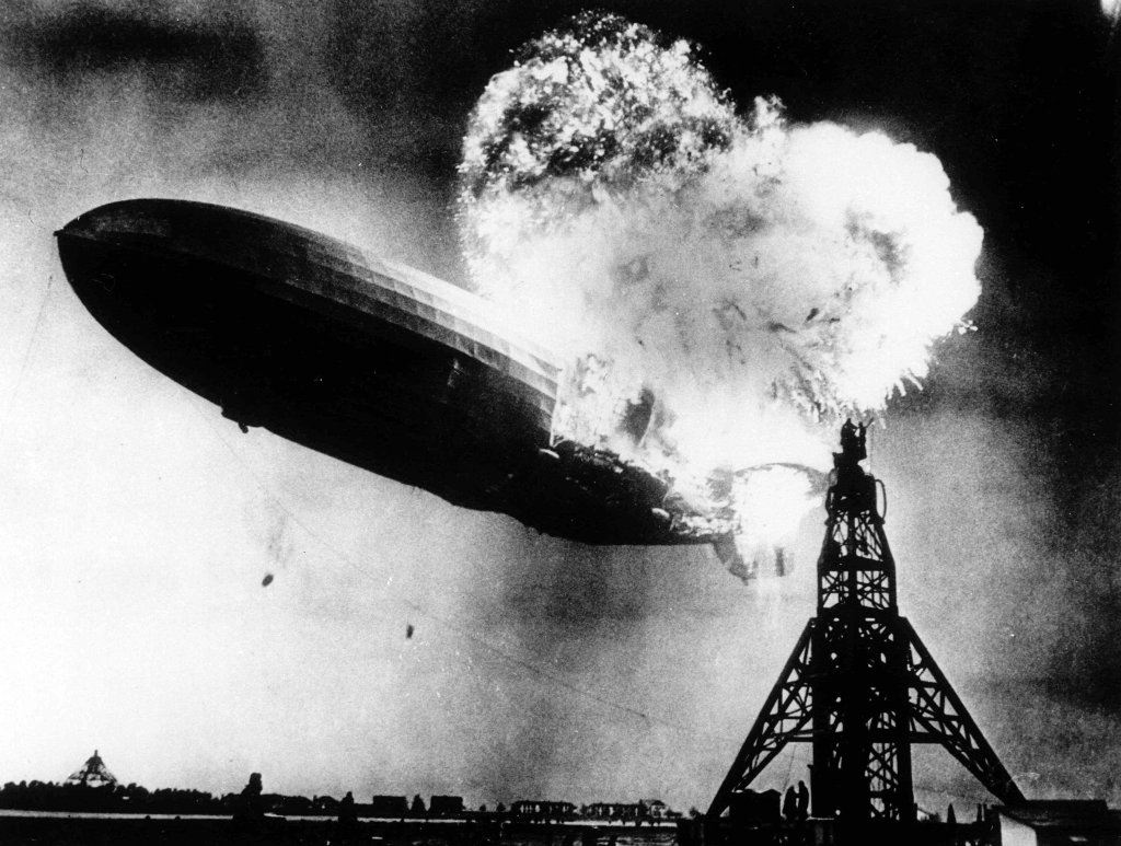 Airship 1937_5_6 (36) LZ-129 Hindenburg.jpg