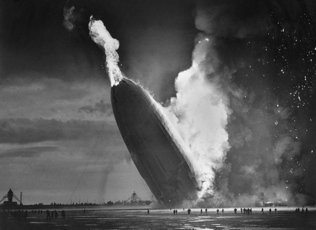 Airship 1937_5_6 (40) LZ-129 Hindenburg.jpeg