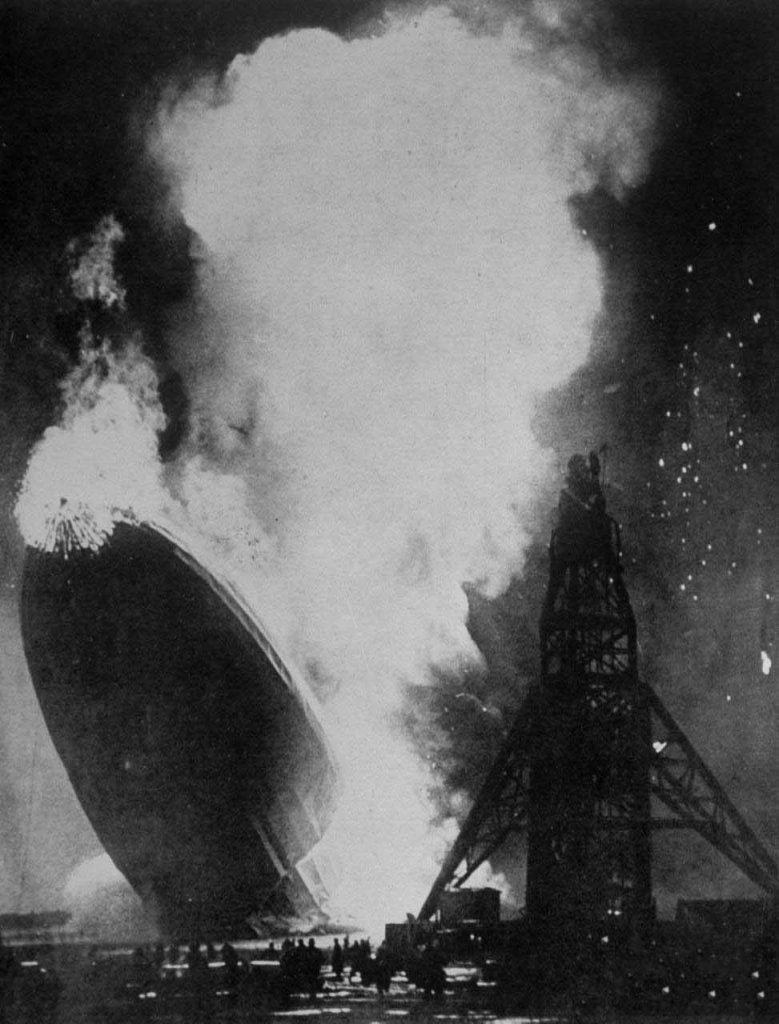 Airship 1937_5_6 (41) LZ-129 Hindenburg.jpg