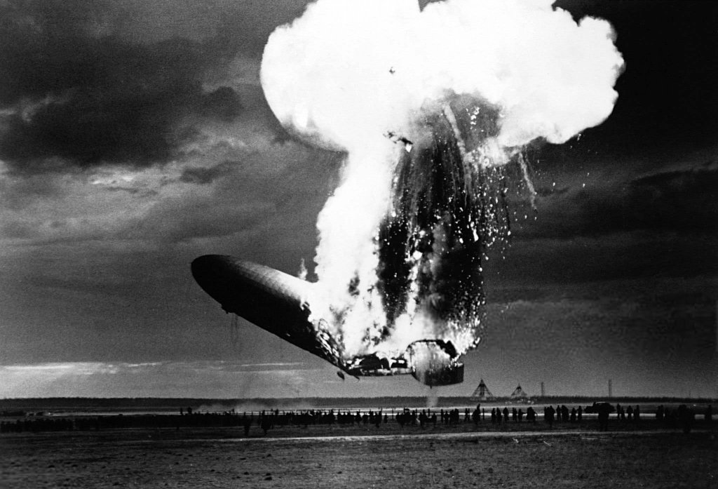 Airship 1937_5_6 (42) LZ-129 Hindenburg.jpg