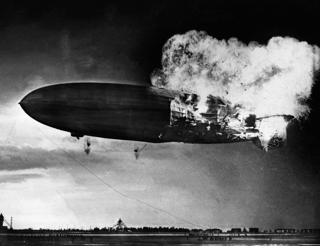 Airship 1937_5_6 (43) LZ-129 Hindenburg.jpg