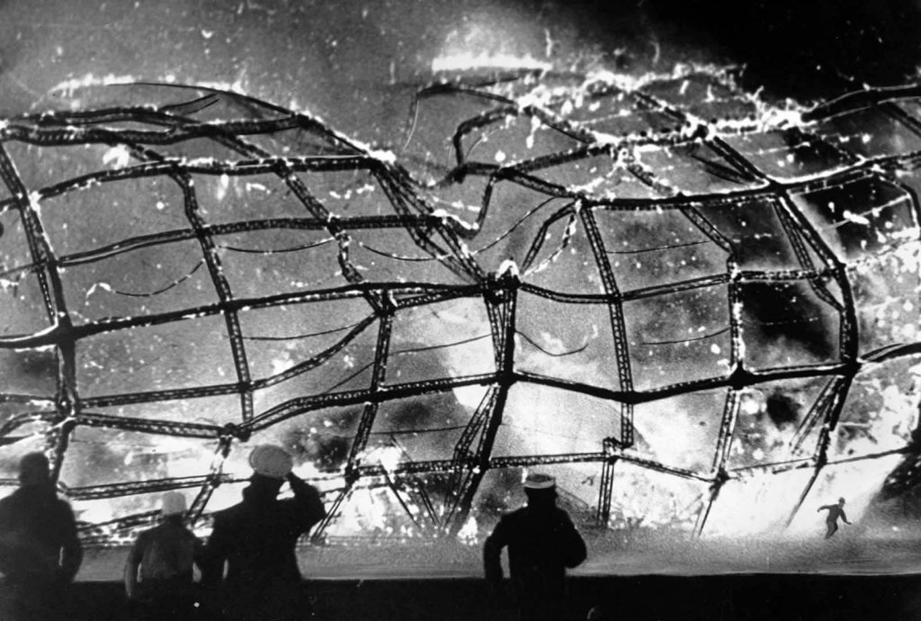 Airship 1937_5_6 (46) LZ-129 Hindenburg.jpg