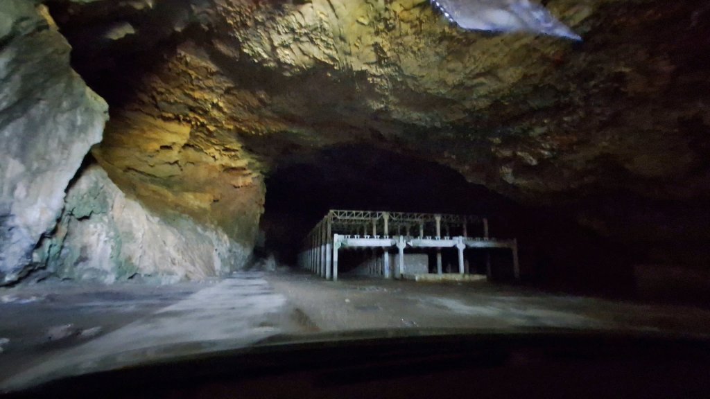 KHO HANG TRONG HANG.JPG