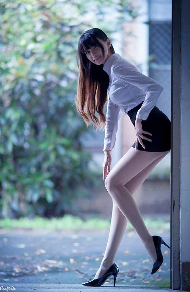 Co-nang-dai-Loan-gay-sot-vi-doi-chan-dai-den-gai-tre-chan-dai-5-1513672601-width660height1011.jpg
