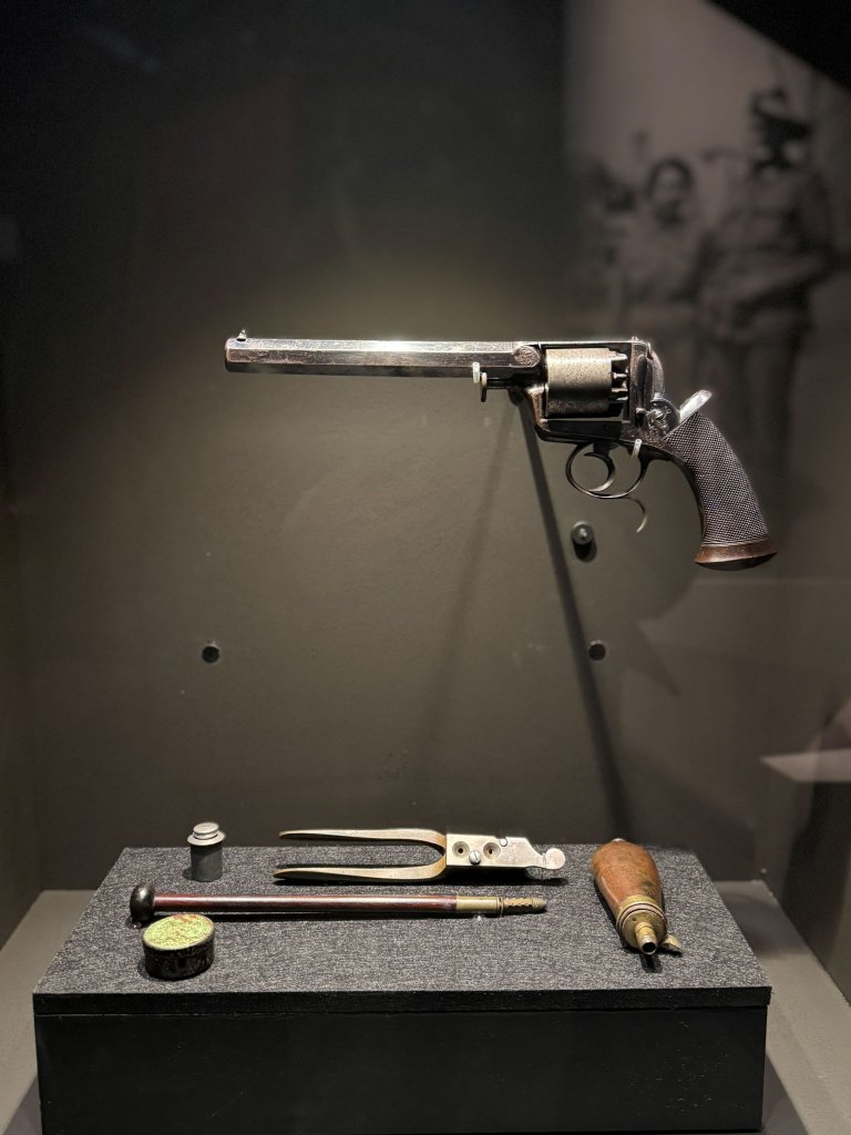 Melb Museum (súng).jpg
