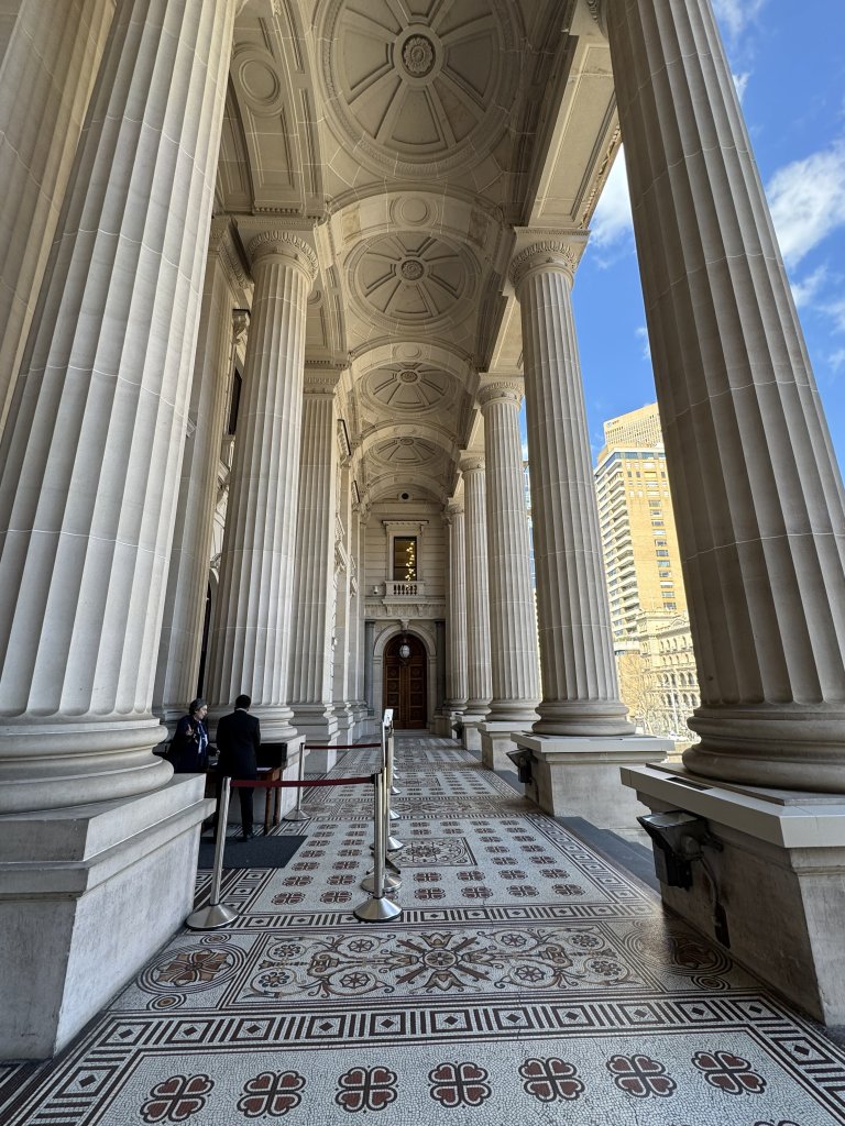 Victoria State Buidling.jpg