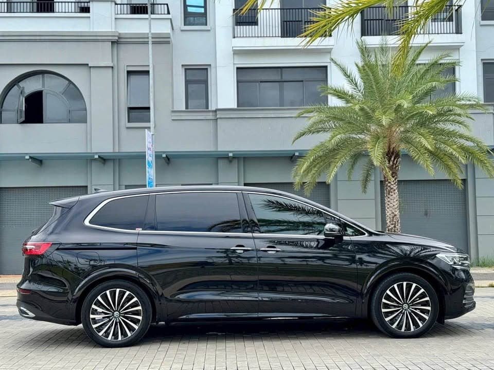 volkswagen-veloran-luxury-1-1-jpg-1765684963-.jpg