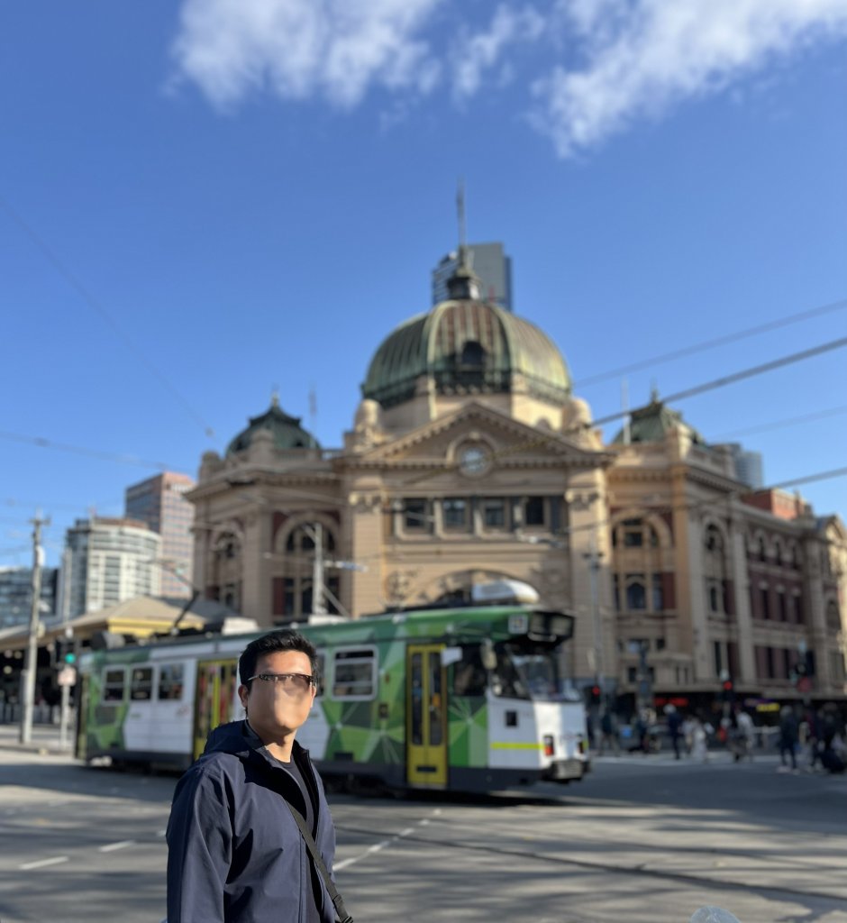 Flinder st che mặt.jpg