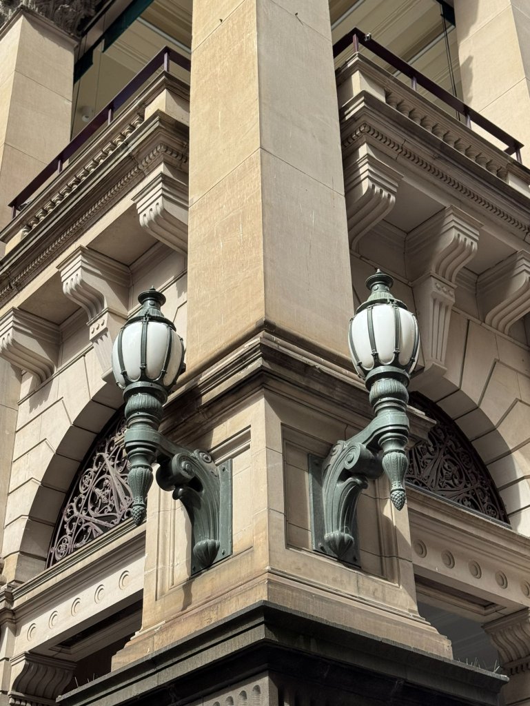 Melb city hall1.jpg