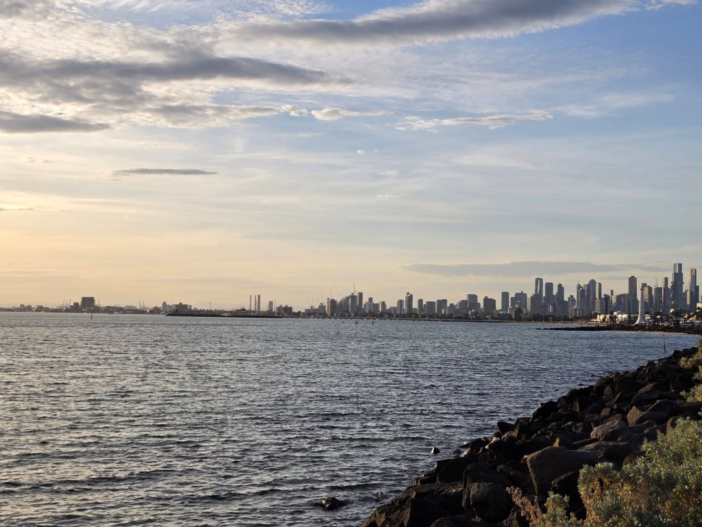 Melb skyline from St Kilda (dawn).jpg