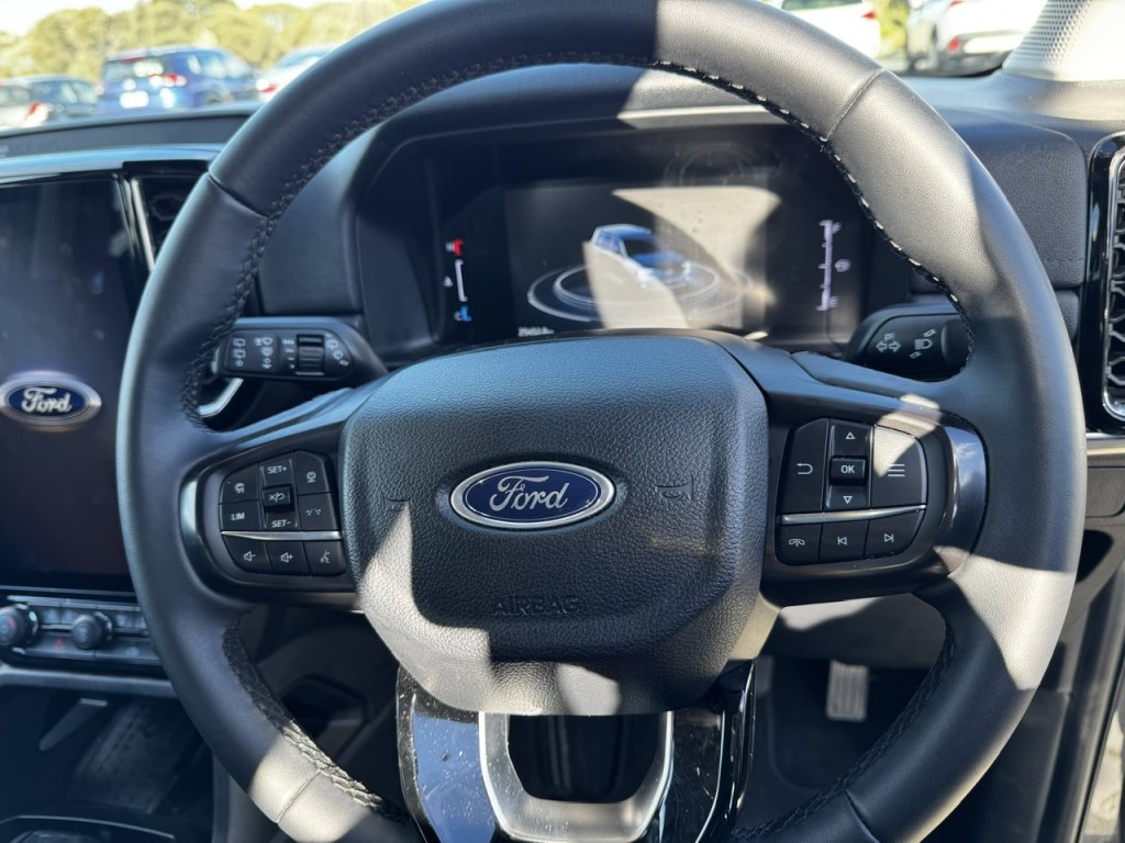chi tiet xe Ford.jpg