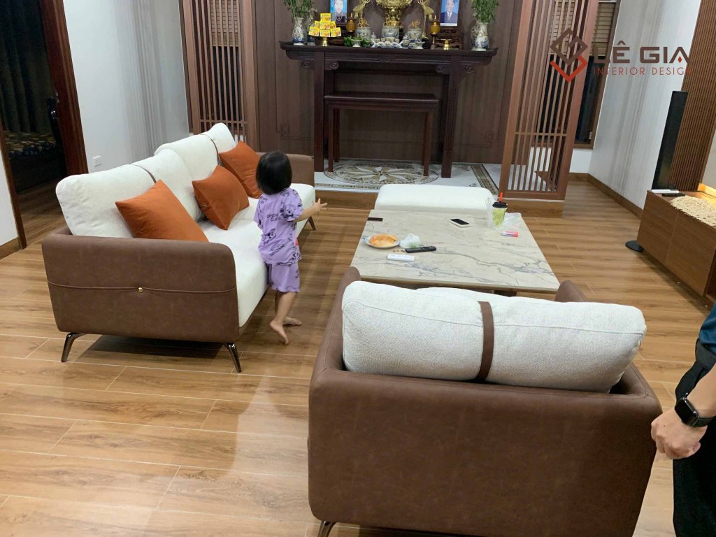 Ảnh chụp thực tế sofa da nỉ phòng khách cao cấp dáng l và văng (724).jpg