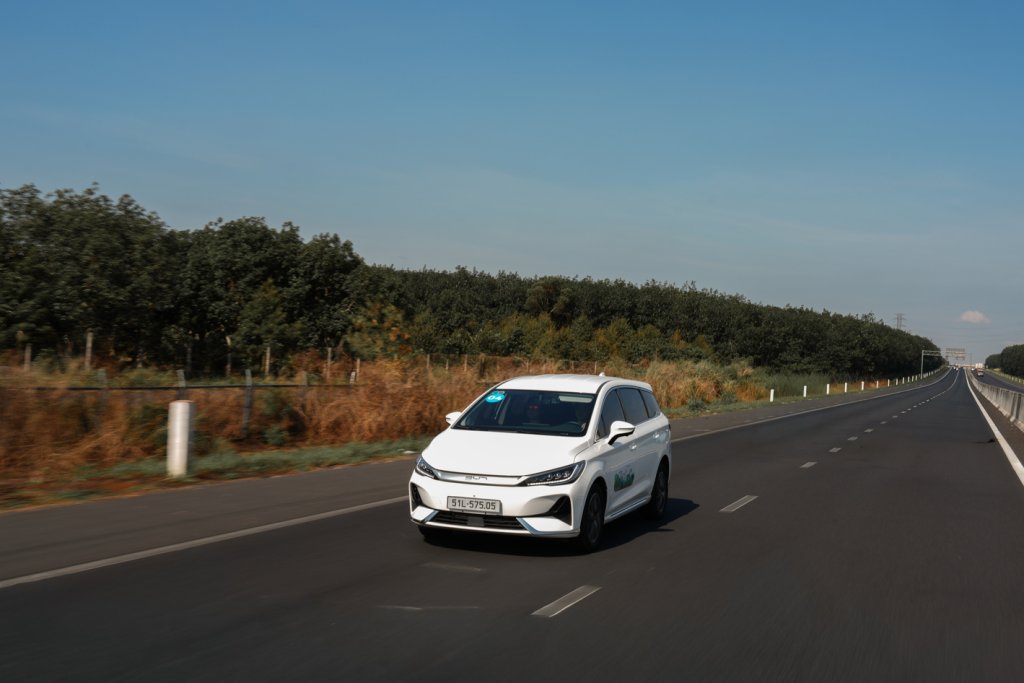 BYD M6.jpg