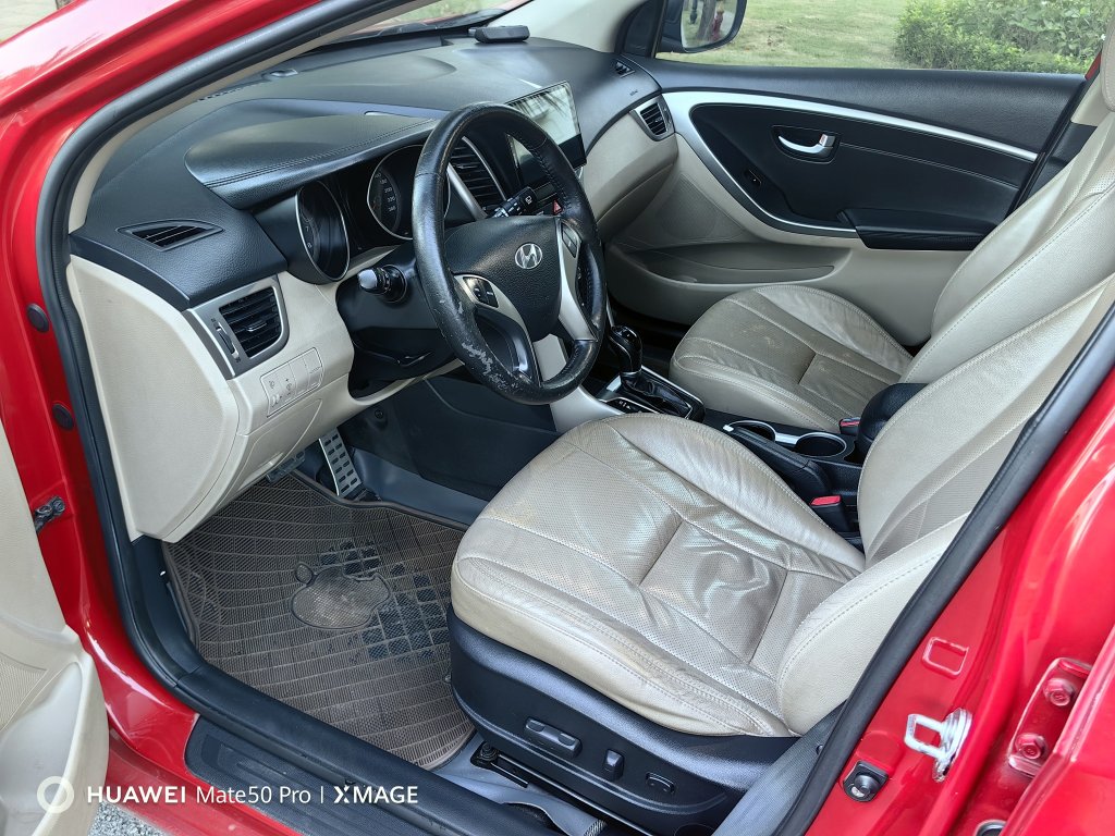 Hyundai i30 2012 (4).jpg