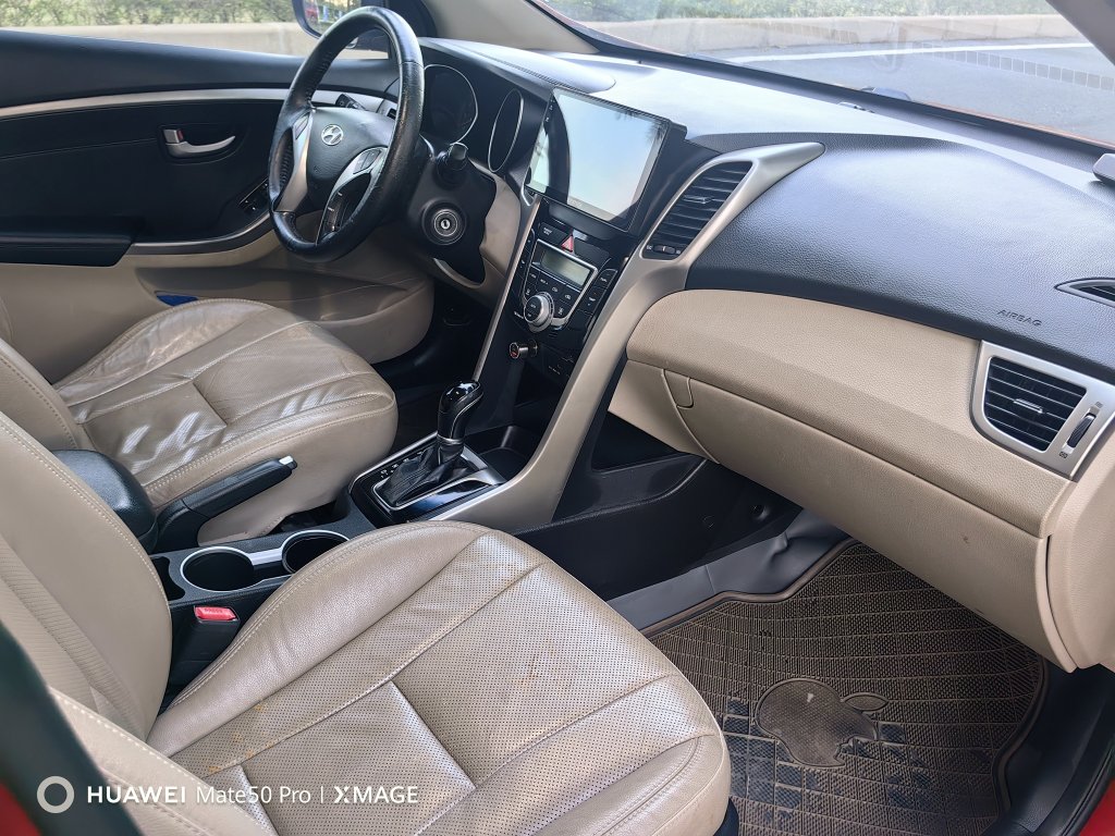 Hyundai i30 2012 (5).jpg