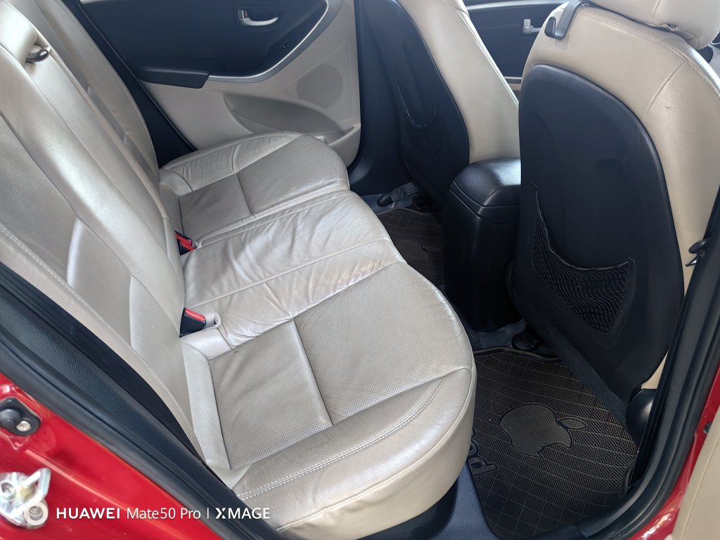Hyundai i30 2012 (6).jpg