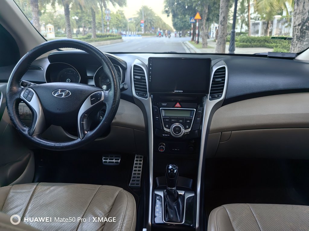 Hyundai i30 2012 (7).jpg