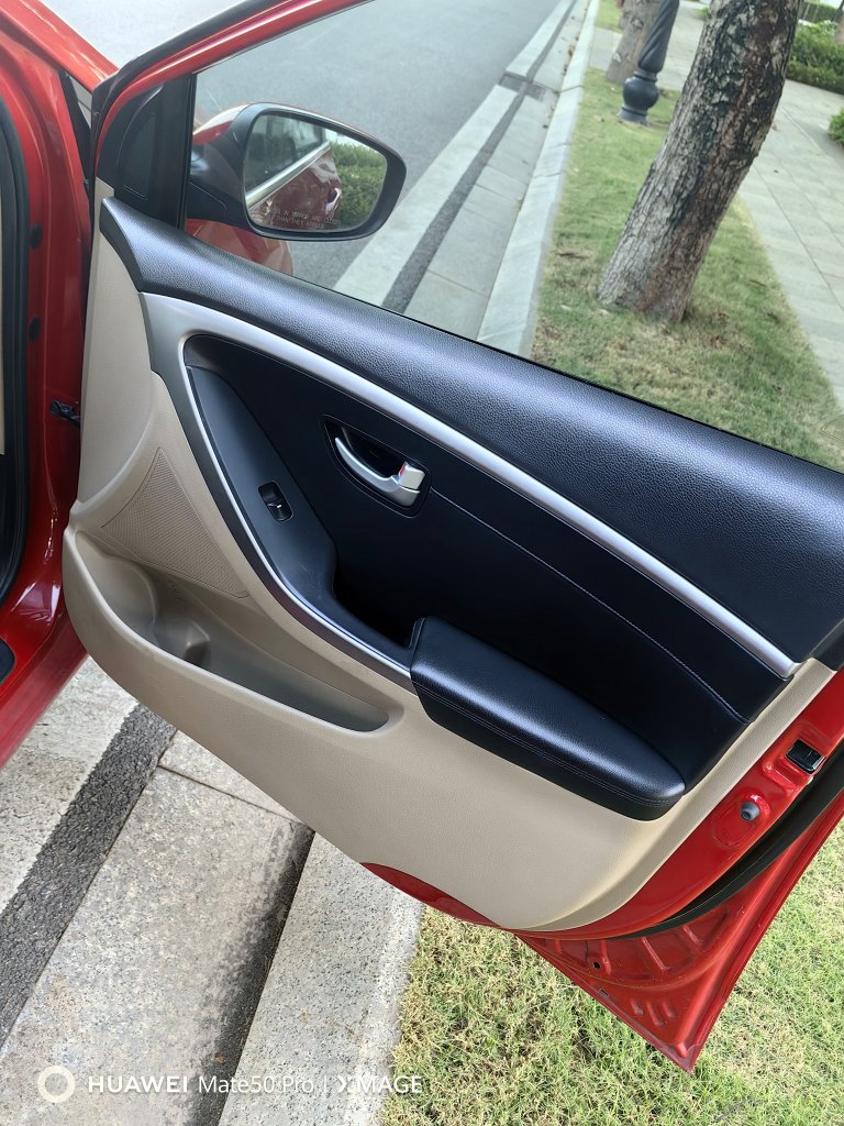 Hyundai i30 2012 (11).jpg