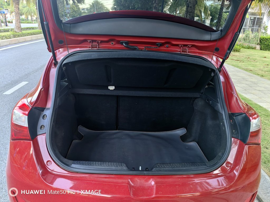 Hyundai i30 2012 (14).jpg